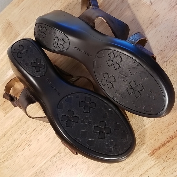 Naturalizer N5 "Tenor" comfort wedge sandal. - Picture 12 of 12